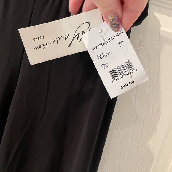 Woman’s wide leg stretchy pants - Picture 3 of 4